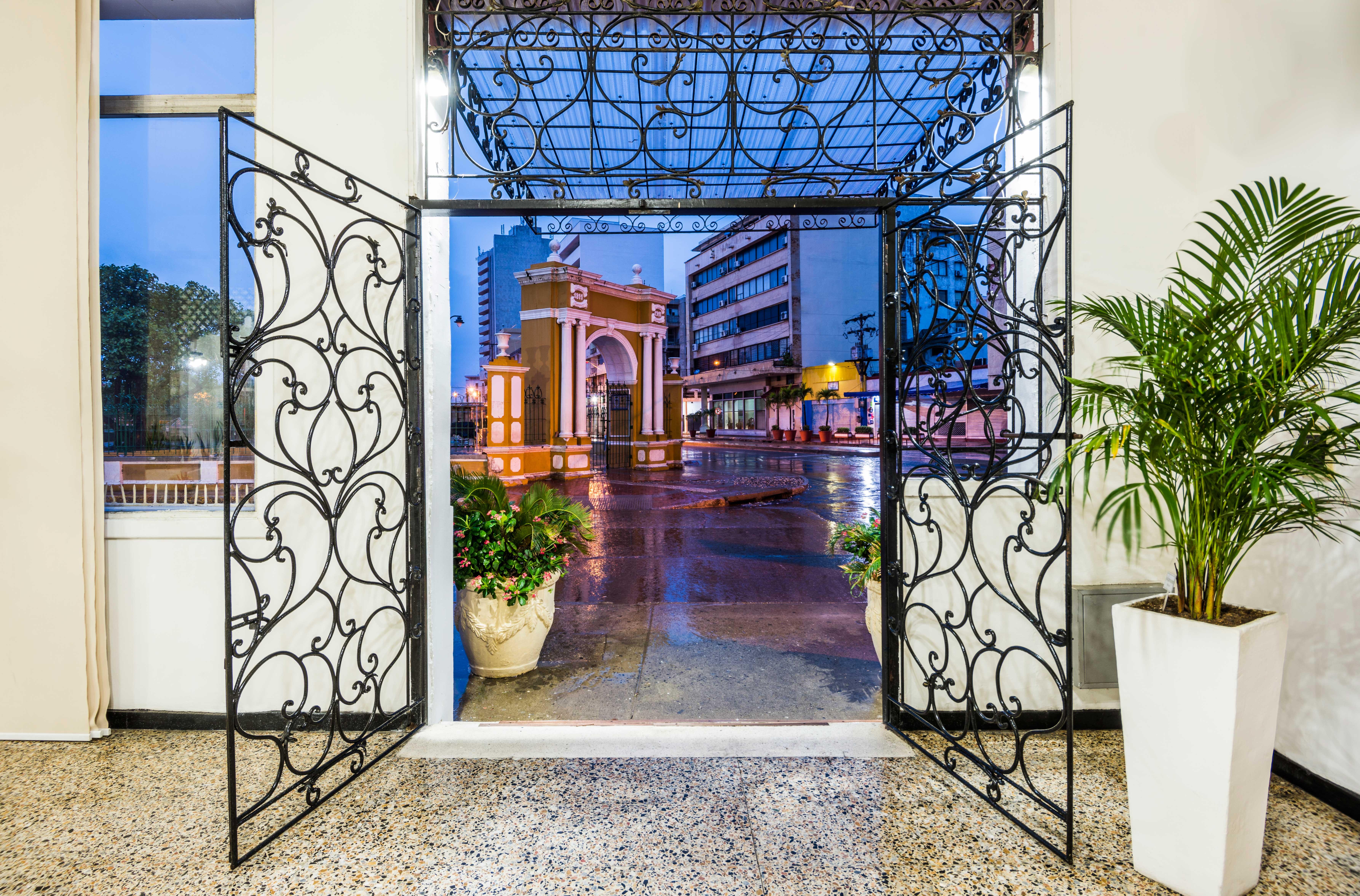 Hotel Dorado Plaza Centro Historico Картахена Экстерьер фото