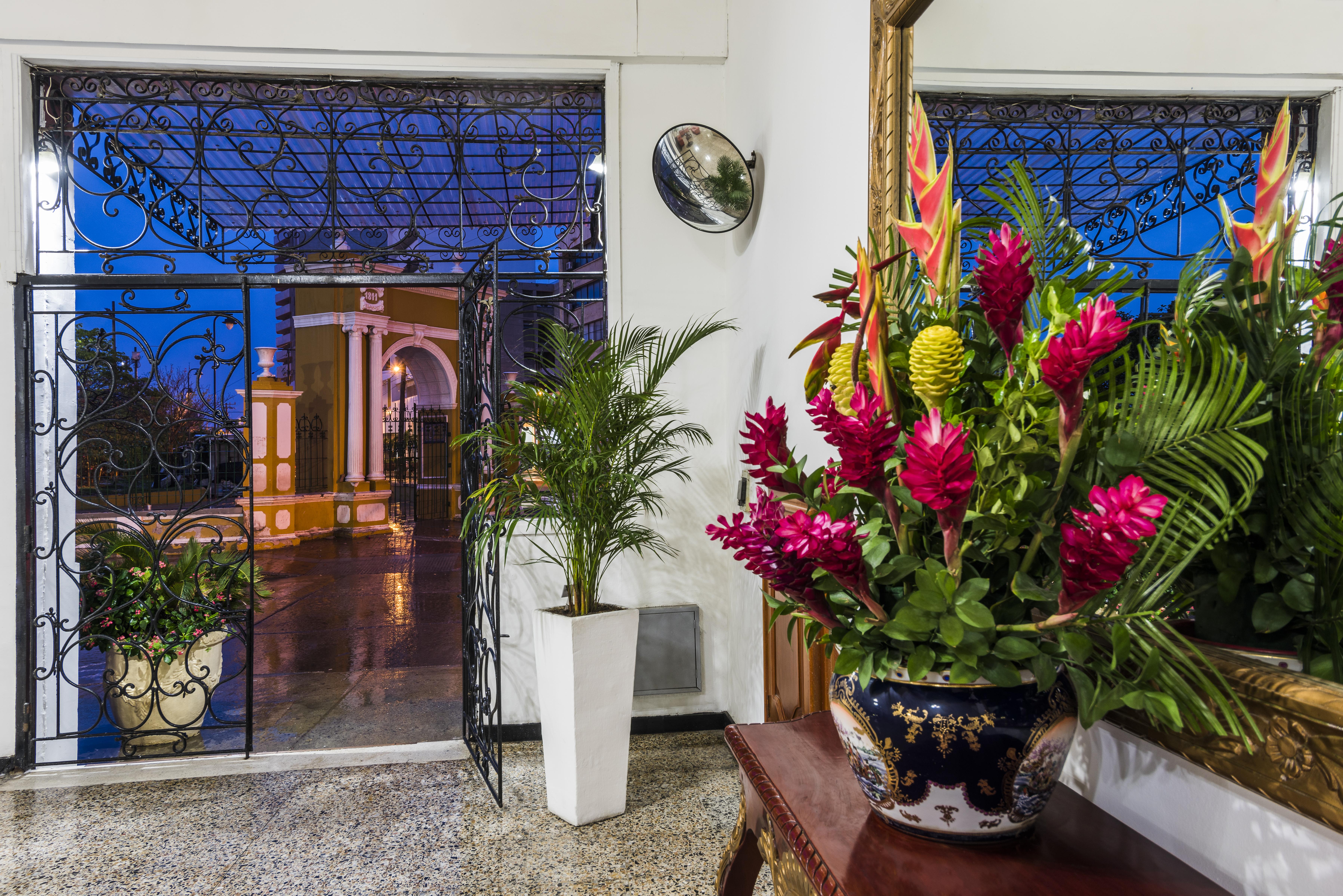 Hotel Dorado Plaza Centro Historico Картахена Экстерьер фото